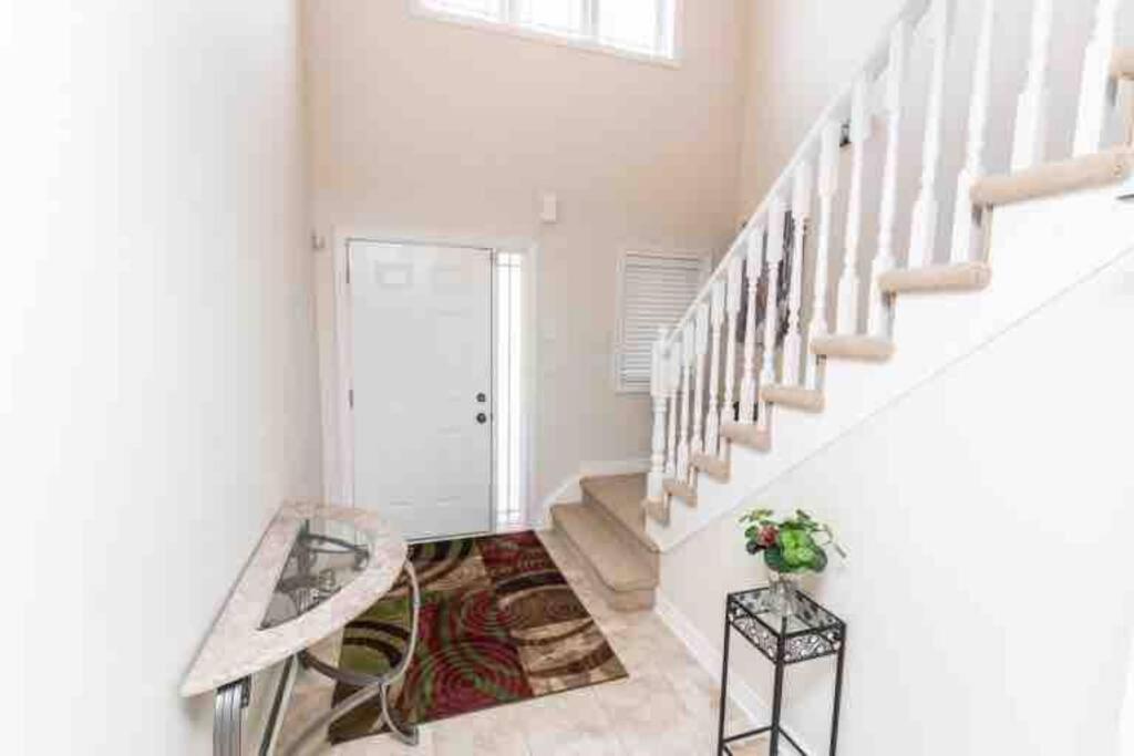 Beautiful Fallsview Holiday home *